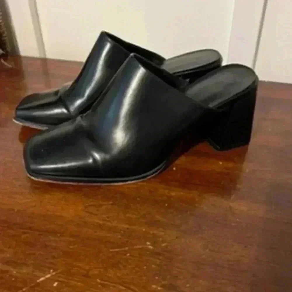 Y2K square toed chunky mules size 7